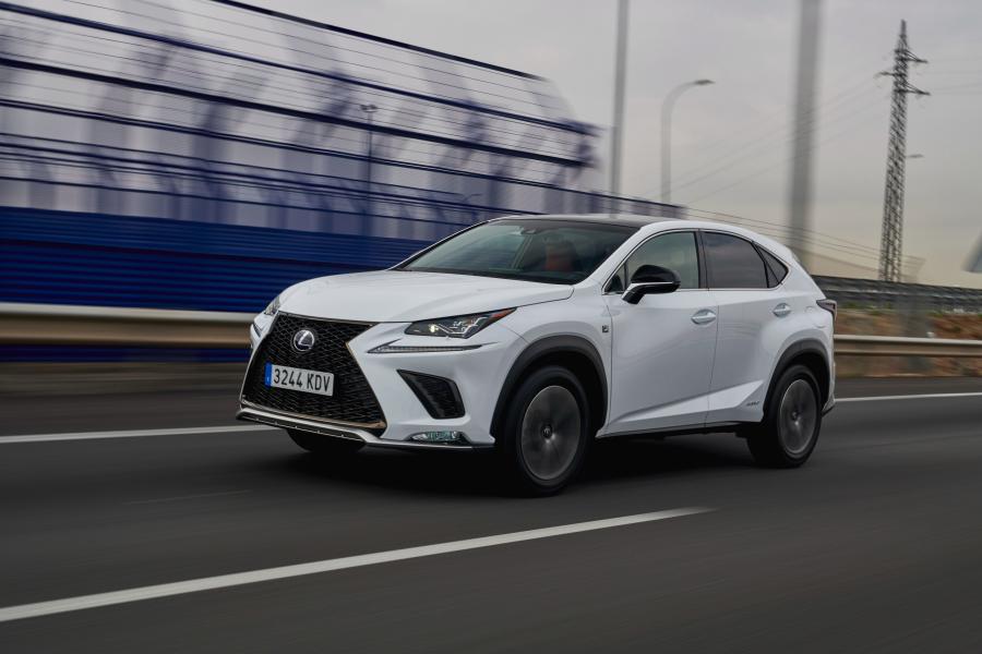  Lexus NX300h F-Sport 2017 года  (WW) (фото 1 из 20)